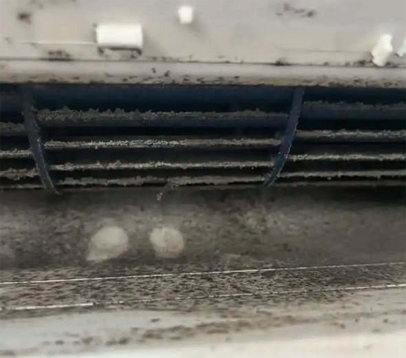 广州空调吹的风有股烧焦味是怎么回事